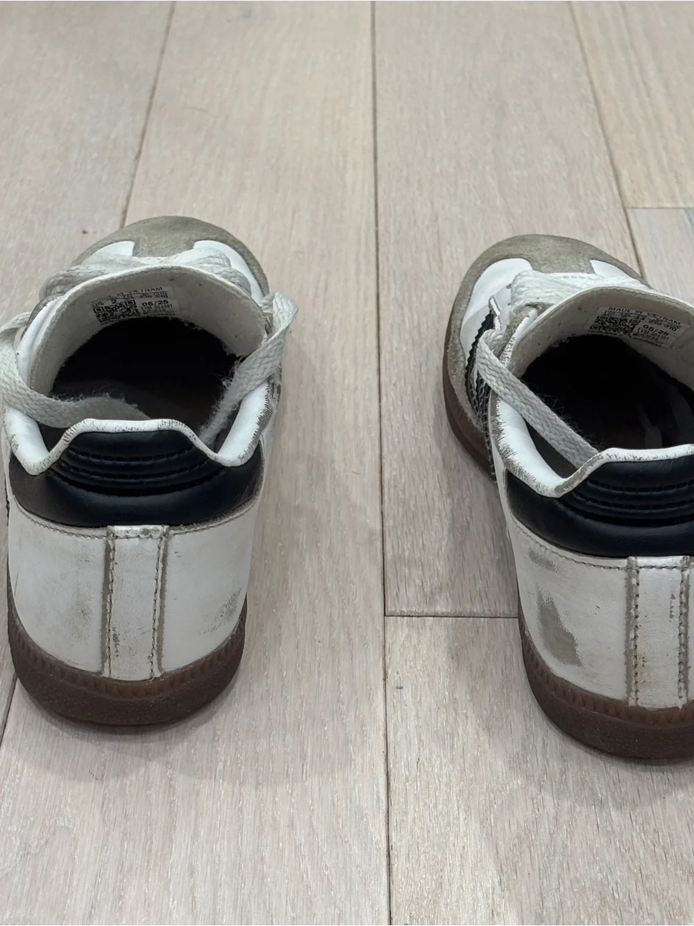 Adidas Samba shoes, classic white, size (2.5 US little kids) USED